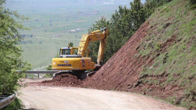 Arkut Dağı Kayak Merkezi Yolu Bakıma Girdi Arkut Dağı Kayak Merkezi Yolu Bakıma Girdi