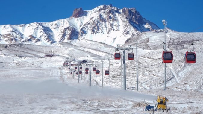 Erciyes Kayak Merkezi Pistleri Suni Karlama İle Sezona Hazırlanıyor Erciyes Kayak Merkezi Pistleri Suni Karlama İle Sezona Hazırlanıyor