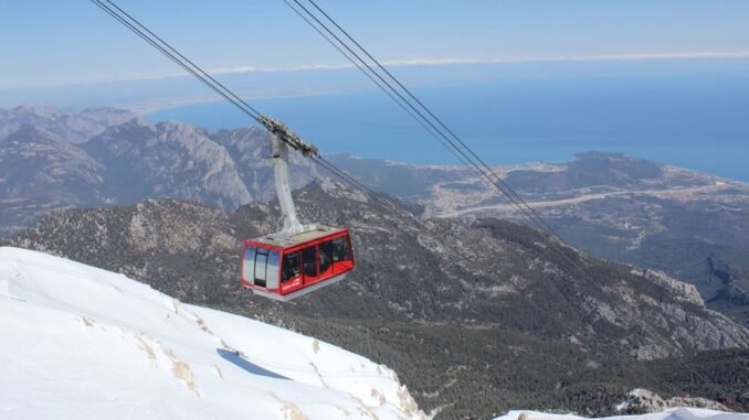 220 Bin Kişi Olympos Teleferik İle Zirveye Çıktı 220 Bin Kişi Olympos Teleferik İle Zirveye Çıktı