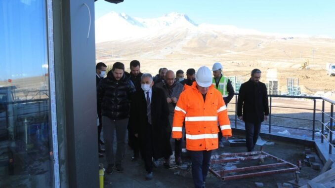 Büyükkılıç, Erciyes Kayak Merkezi’nde Yapılan Yeni Yatırımları İnceledi Büyükkılıç, Erciyes Kayak Merkezi’nde Yapılan Yeni Yatırımları İnceledi