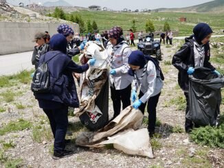 Cevre Gonulluleri Erciyeste Ton Atik Cop Toplandi