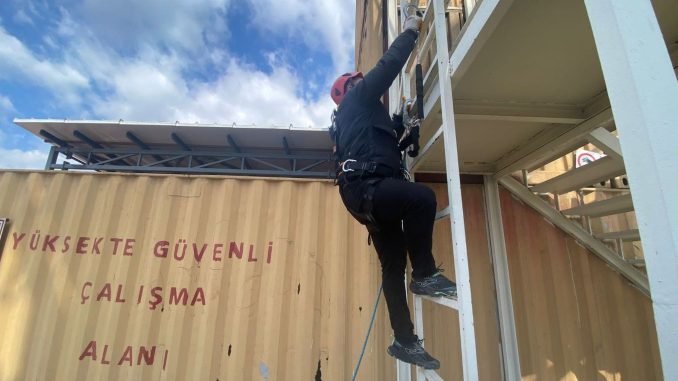 Kocaeli İtfaiyesi’nden Teleferik Ekibine Eğitim