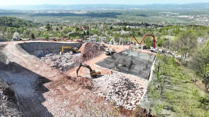 Kartepe Teleferik Otoparkı İçin İlk Temel Betonu Atıldı