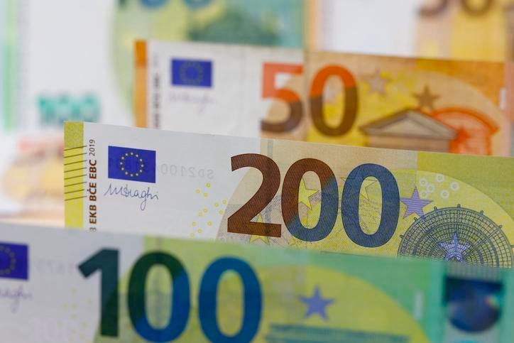 Annelere ve Bakıcılara 325 Euro Yardım Başvuru Süreci