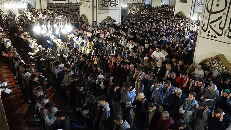 duzce-bayram-namazi-saati-ve-diyanet-namaz-vakitleri-takvimi-2024-2-rmjUxKGw.jpg