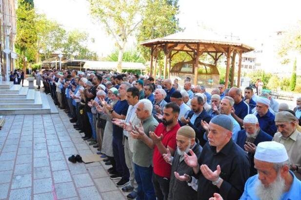 30-agustos-cuma-hutbesi-bizi-biz-yapan-bizi-millet-kilan-ruh-4-8SikKOKP.jpg