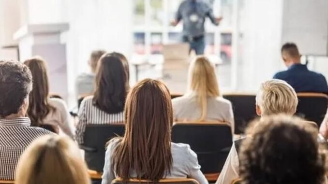 ogretmen-seminerlerinin-gelecegi-online-uygulamalar-dI3jwqFH.jpg