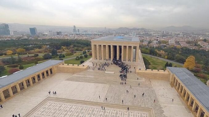 cumhuriyet-bayraminda-anitkabir-ziyareti-UyhMQF6Z.jpg
