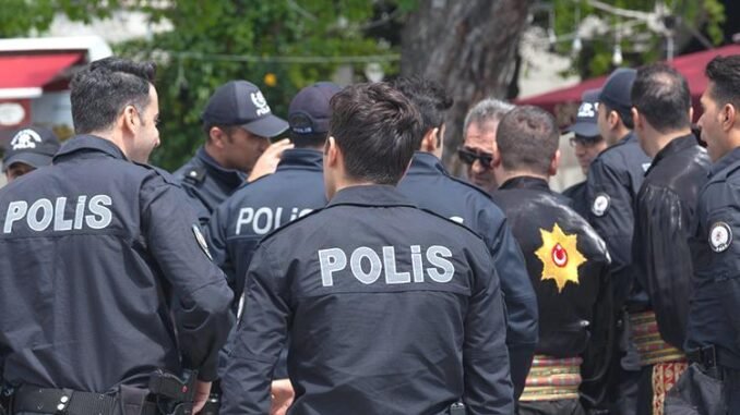 kpss-ortaogretim-puani-ile-polis-alimi-2024-6G257Wv9.jpg