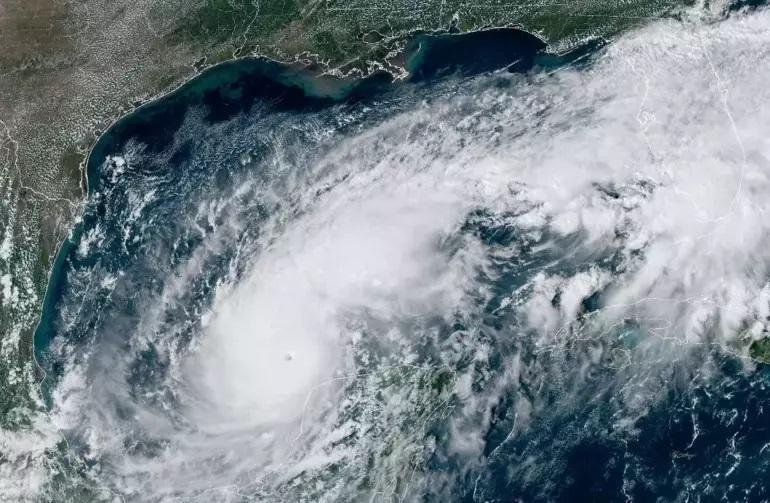 Milton Kasırgası Florida'ya Yaklaşıyor: Kategori 5 Tehditi
