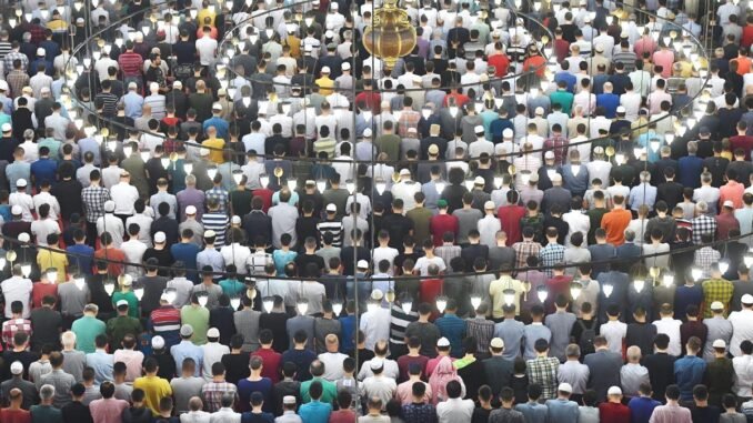 cuma-namazi-nasil-kilinir-ve-kac-rekat-bDemlEyk.jpg