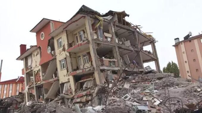 duzce-depremi-25-yil-sonra-hatirlanan-felaket-FixWeAr3.jpg